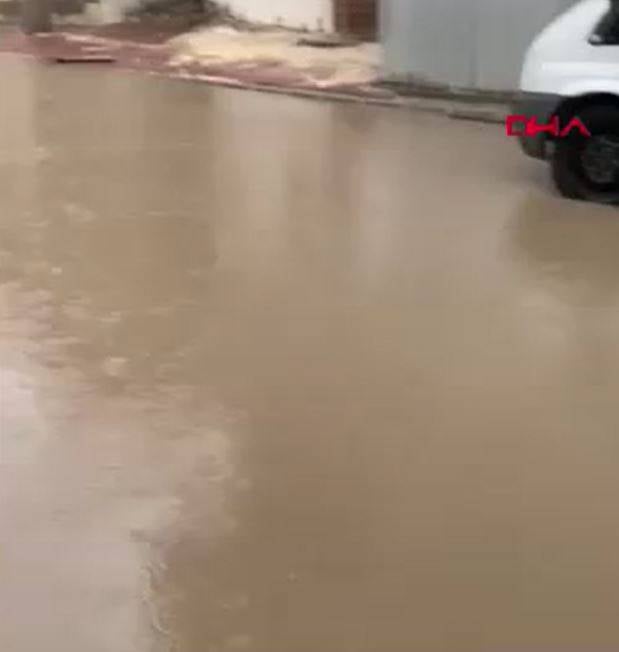 Mardin sular altında kaldı. Yollar göle döndü her yeri su bastı 12