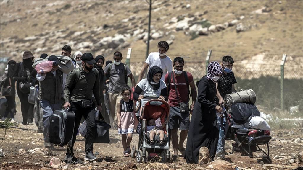 İstanbul'da 350 bin Suriyeli sığınmacı varsa geriye kalan hangi milletten ? Kafaları karıştıran açıklama 10