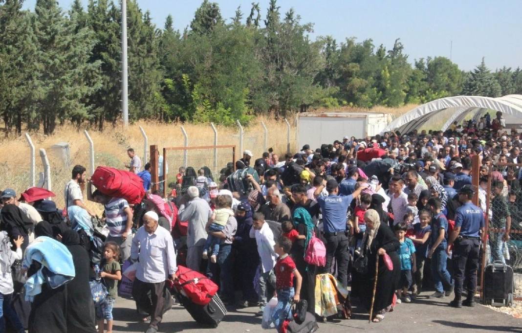 İstanbul'da 350 bin Suriyeli sığınmacı varsa geriye kalan hangi milletten ? Kafaları karıştıran açıklama 12