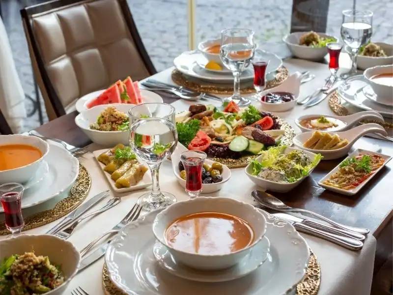 İstanbul’un en güzel mekânlarının 2024 iftar fiyatları. Bu mekanlarda iftar yapmak hayal oldu! 8