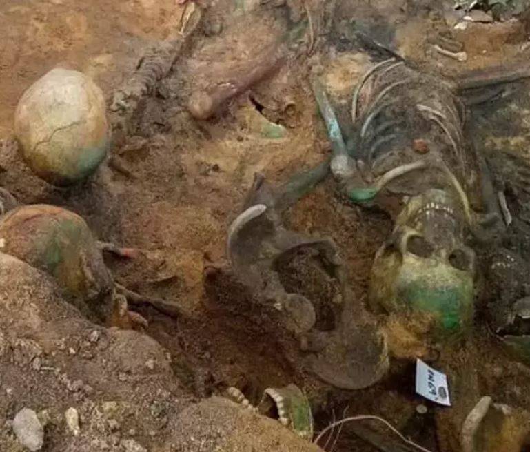 Toplu mezar tüm dünyada infial yarattı! Erkek, kadın ve çocuk 2000’den fazla kişinin cesedi bulundu 2