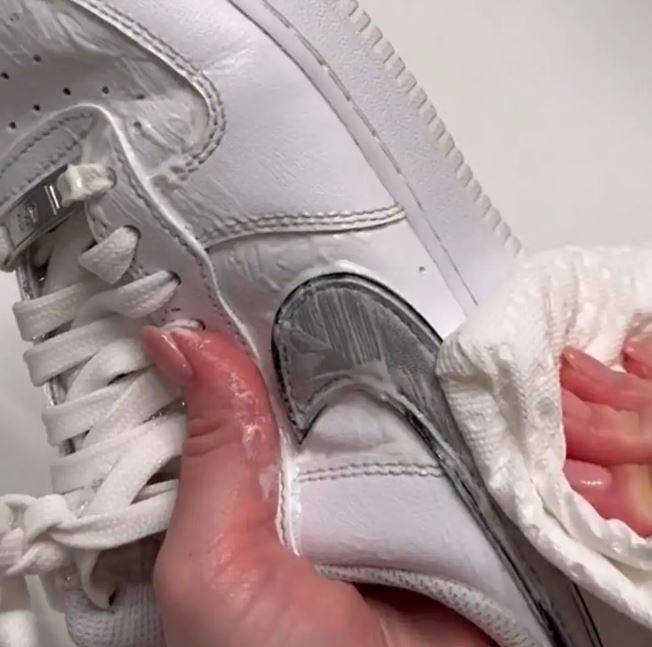 Spor ayakkabı bakın nasıl beyazlatılır. İşte o formül 18