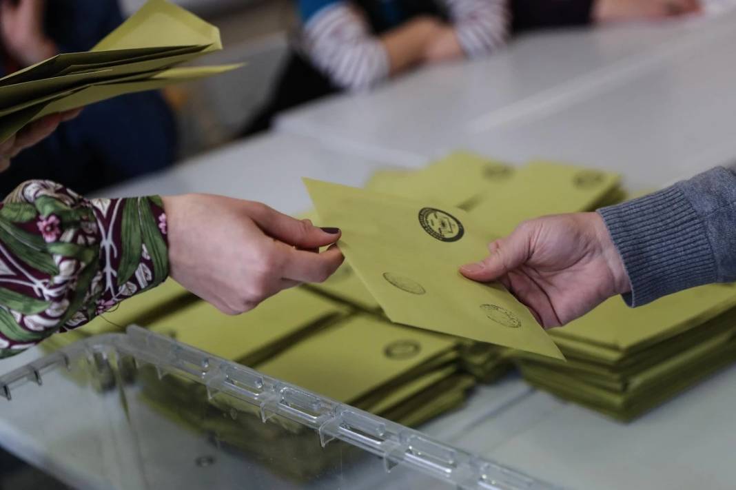 Sürpriz anket açıklandı. CHP'nin kalesi düşüyor. Bir parti Batı'daki ilde CHP'yi Doğu'daki ilde DEM'i geride bıraktı 1