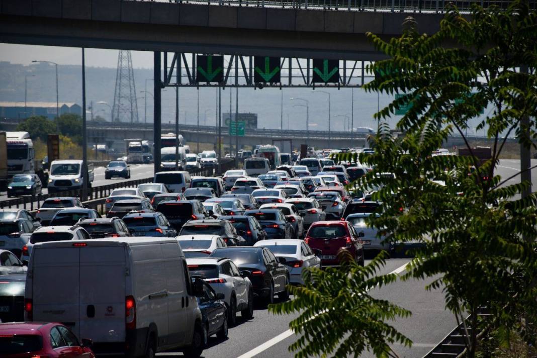 İstanbul'a dönüş çilesi başladı. Akın akın geliyorlar 6