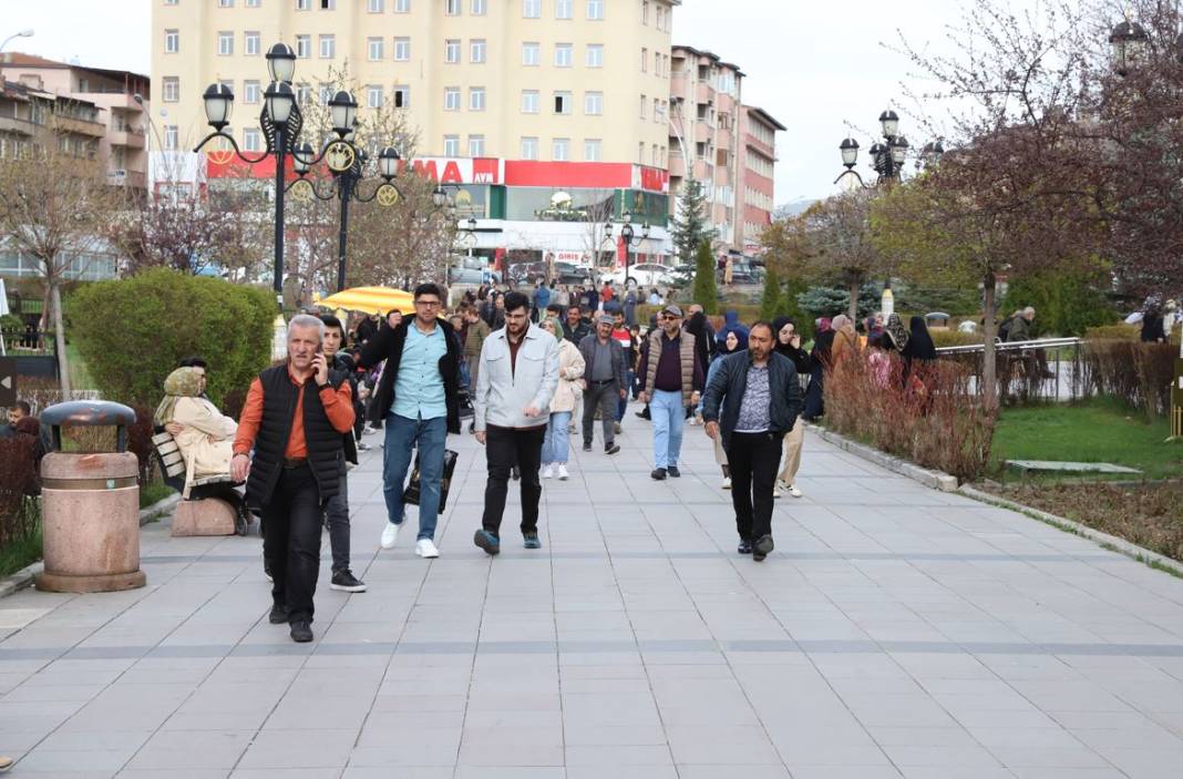 Soğuk iklimiyle bilinen Erzurum yaz gibi bir ilkbahar yaşıyor 5