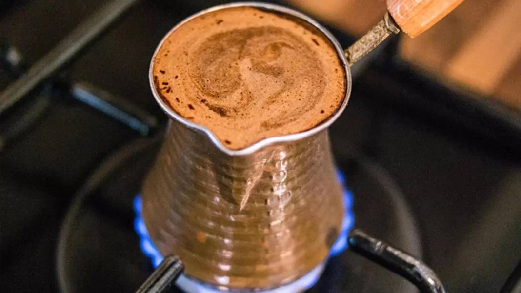 Türk kahvesi nasıl yapılır? Türk kahvesine buz koyunca ne olur? 3