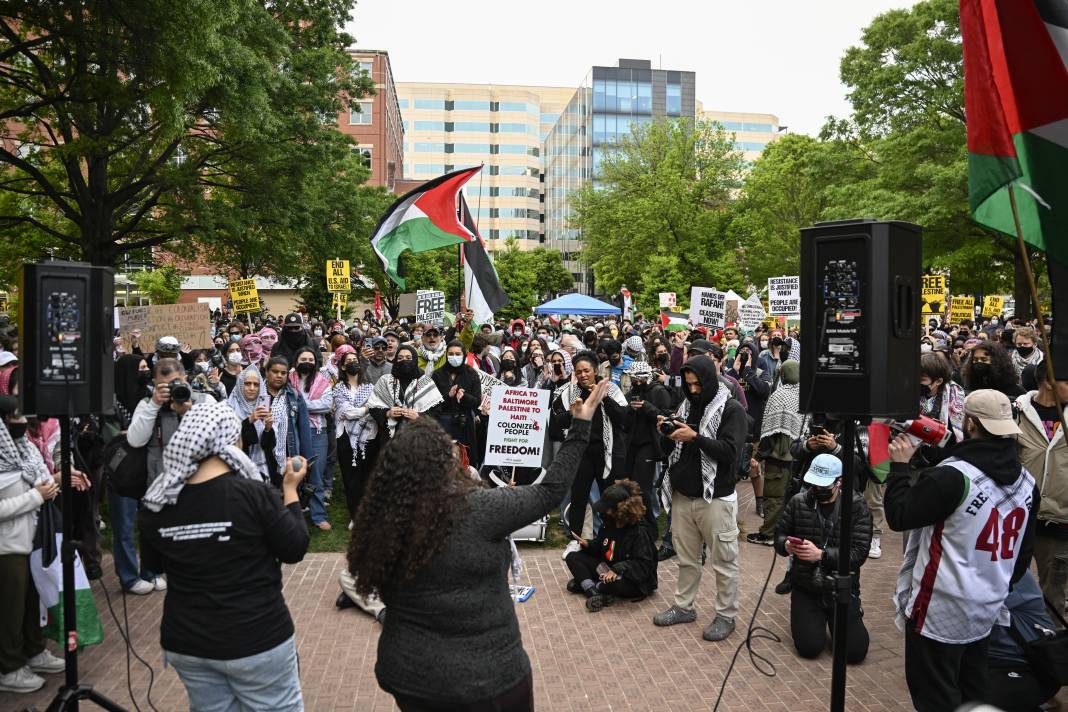 Amerikalı üniversite öğrencileri Filistin’e destek gösterisi düzenledi 4