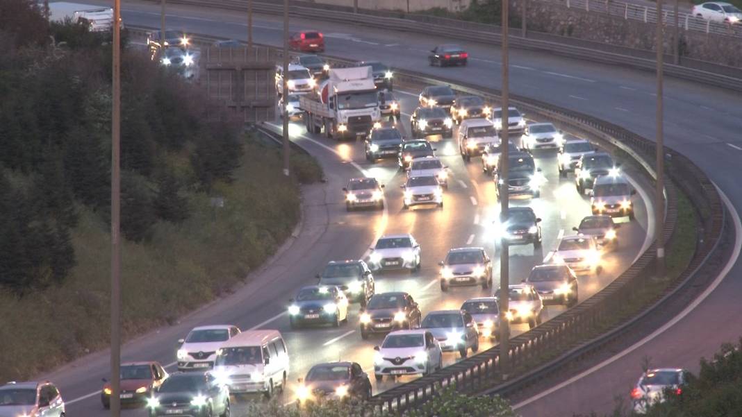 İstanbul'a dönüş çilesi başladı. Akın akın geliyorlar 4