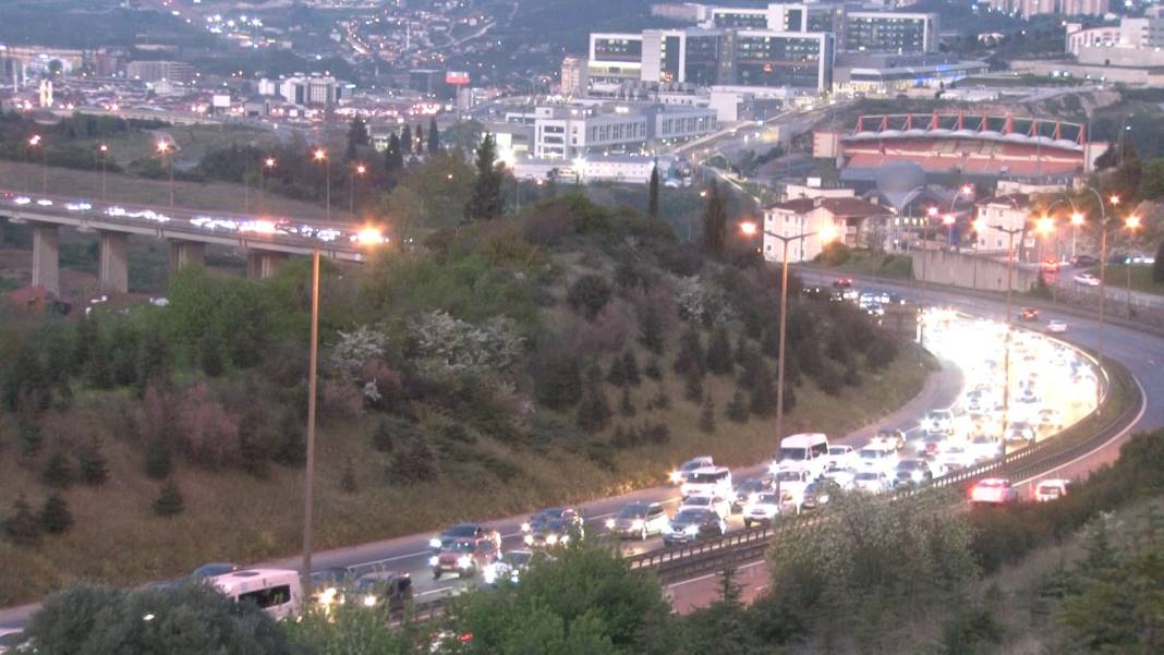 İstanbul'a dönüş çilesi başladı. Akın akın geliyorlar 1