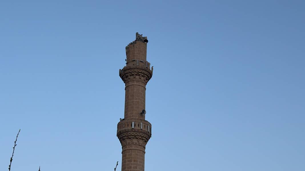 Tokat depreminin hasarı gün ağarınca ortaya çıktı. Cami minaresi devrildi binalar yıkıldı 11