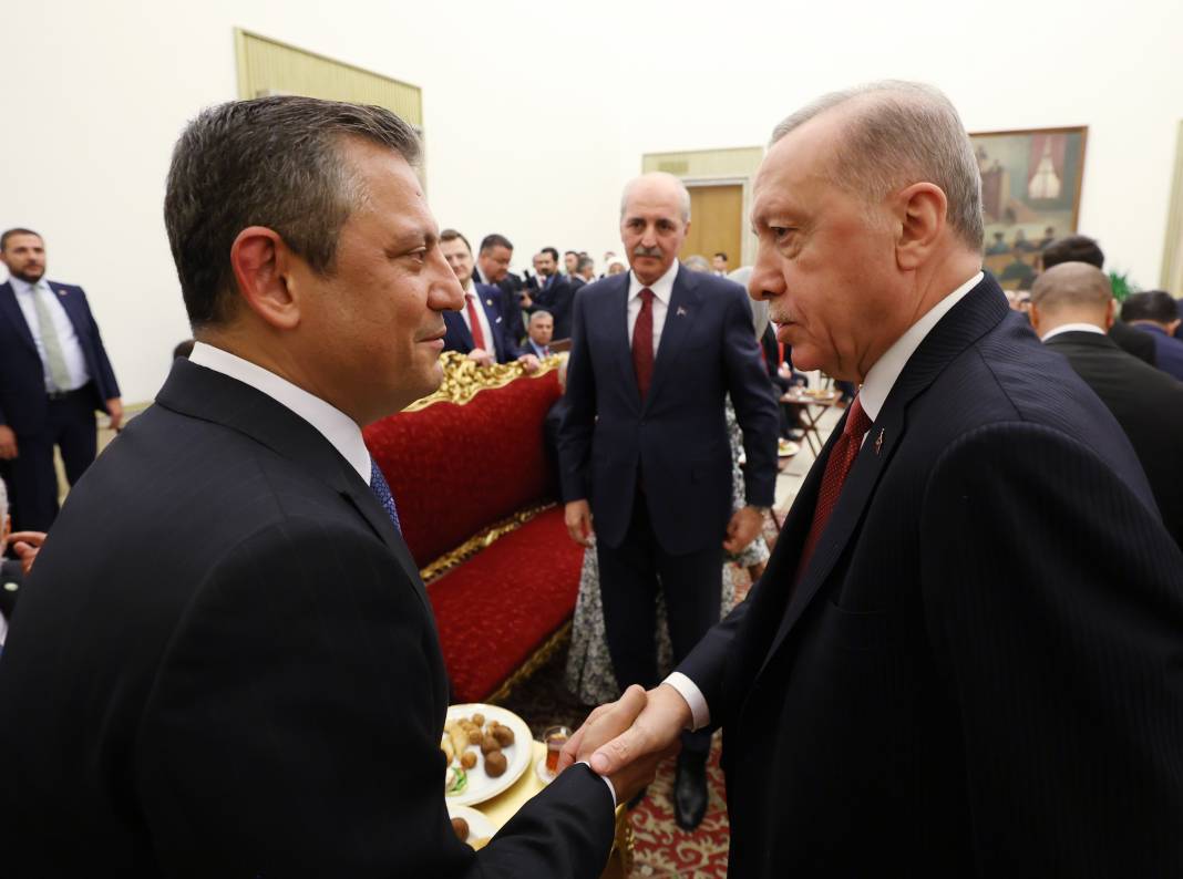 Özgür Özel Erdoğan'a göz kırptı: Sayın Erdoğan’ı dinlemeden müzakerelere kapıları kapatmam 5