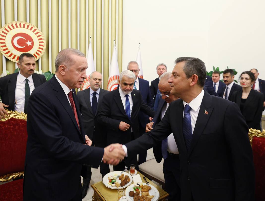 Özgür Özel Erdoğan'a göz kırptı: Sayın Erdoğan’ı dinlemeden müzakerelere kapıları kapatmam 8