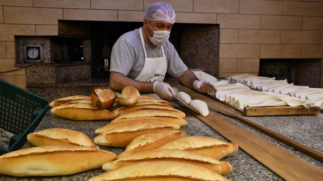 Nebati'nin geride bıraktığı fırtına devam ediyor. Bir büyükşehirde ekmeğe mecburen zam geliyor. 2