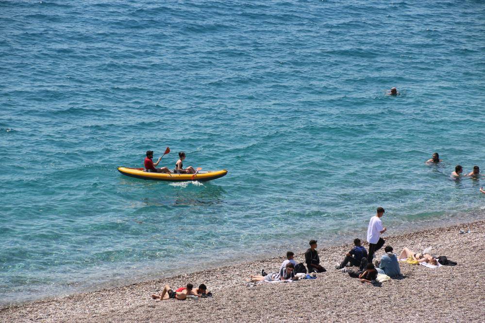 Antalya'da sahillerdeki bayram yoğunluğu yaz ayların aratmadı 9