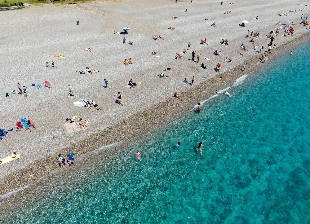 Antalya'da sahillerdeki bayram yoğunluğu yaz ayların aratmadı 7