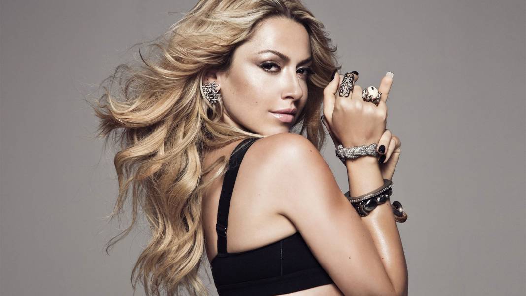 18 yaşında yarışmacıydı. Hadise, o yarışmanın jüri üyesi oldu 9