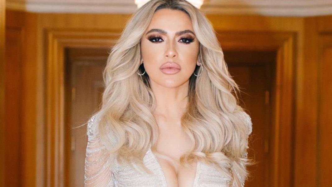 18 yaşında yarışmacıydı. Hadise, o yarışmanın jüri üyesi oldu 5