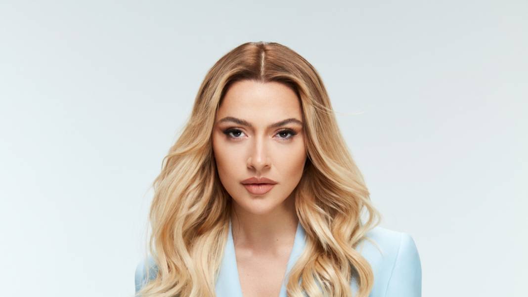 18 yaşında yarışmacıydı. Hadise, o yarışmanın jüri üyesi oldu 1