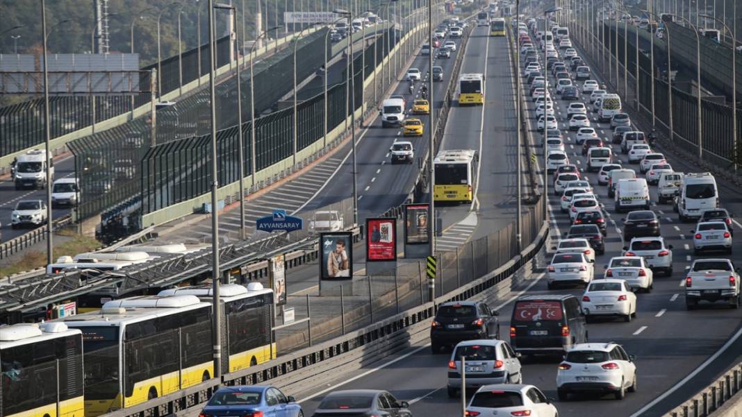 İstanbul'da yarın dışarı çıkacaklar dikkat! 12