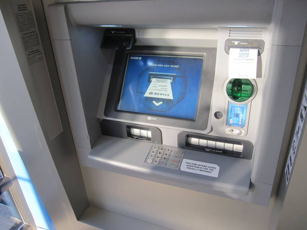 ATM'lere yeni güncelleme geldi. Artık bunu yapanın kartını ATM'ler anında yutacak 3