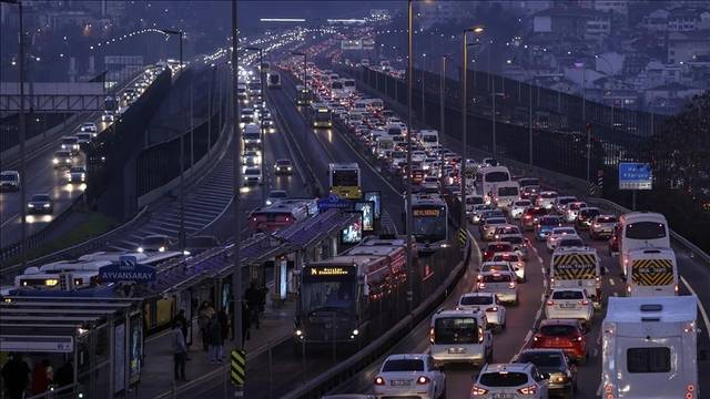 İstanbul'da yarın dışarı çıkacaklar dikkat! 10