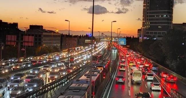 İstanbul'da yarın dışarı çıkacaklar dikkat! 15