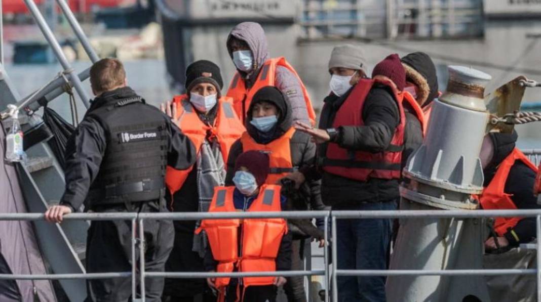 İngiltere sığınmacıları Ruanda'ya göndermeye başladı. Hükümet dediğin kendi halkını böyle korur 9