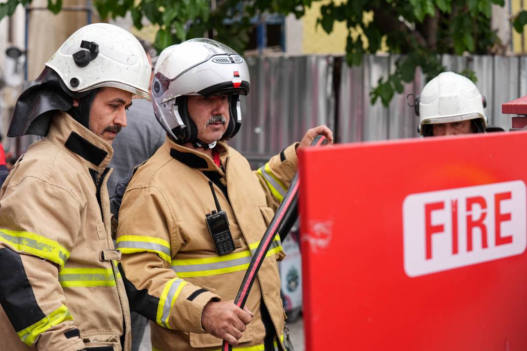 İzmir itfaiyesi turizm bölgelerine özel yangın dolabı yerleştirdi 8