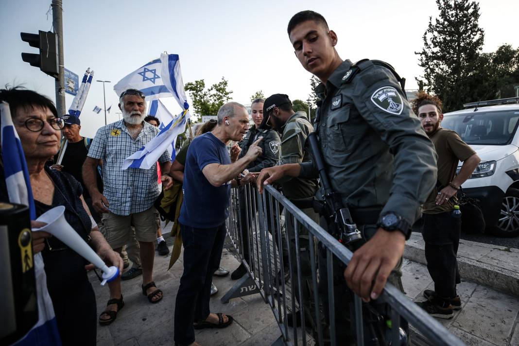 Binlerce İsrailli Netenyahu’nun istifasını istedi. Polis müdahale etti 2