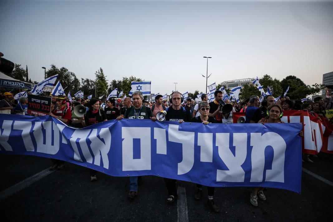 Binlerce İsrailli Netenyahu’nun istifasını istedi. Polis müdahale etti 6