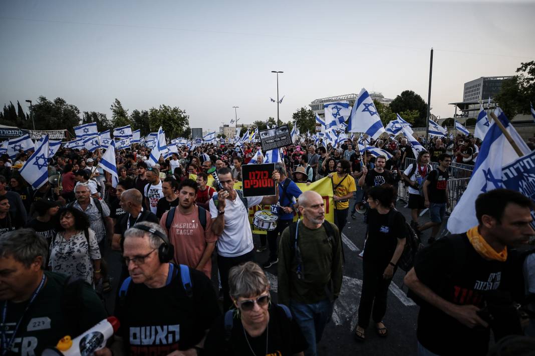 Binlerce İsrailli Netenyahu’nun istifasını istedi. Polis müdahale etti 8