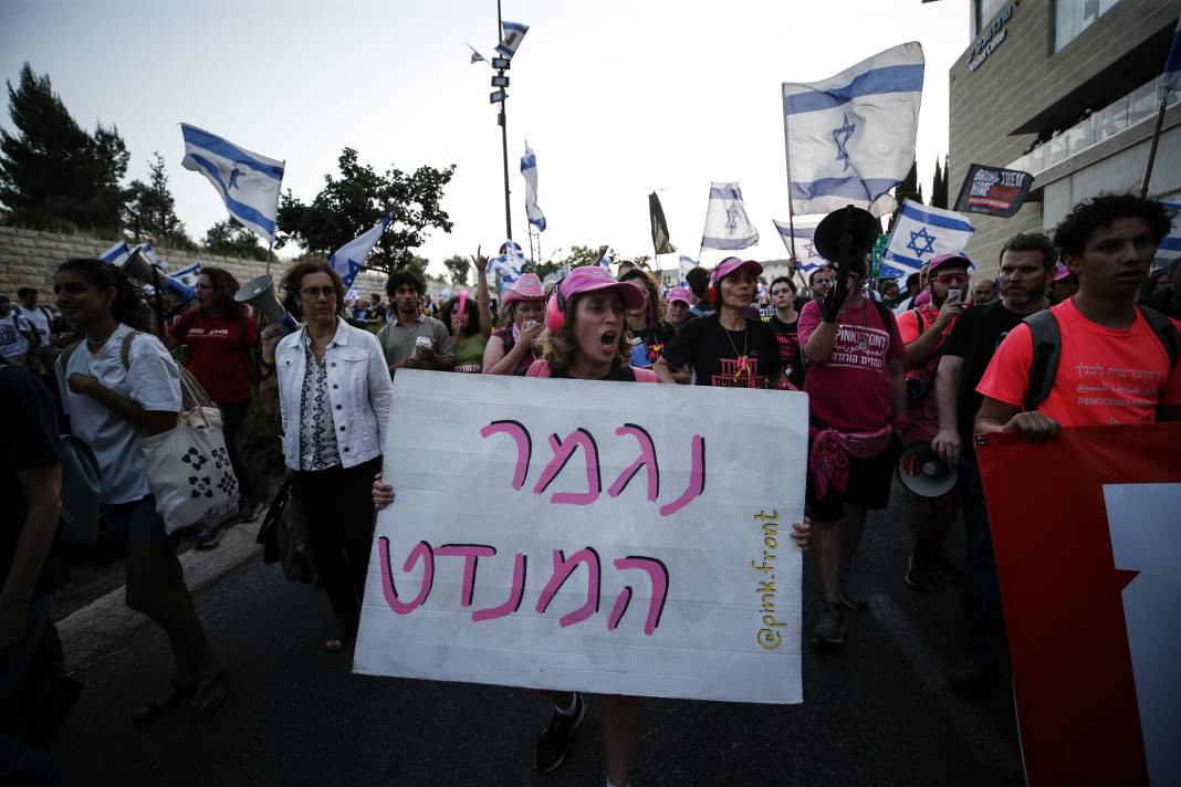 Binlerce İsrailli Netenyahu’nun istifasını istedi. Polis müdahale etti 7