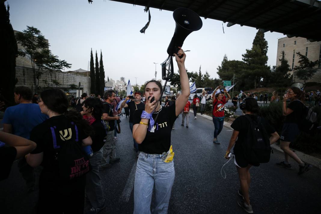 Binlerce İsrailli Netenyahu’nun istifasını istedi. Polis müdahale etti 10