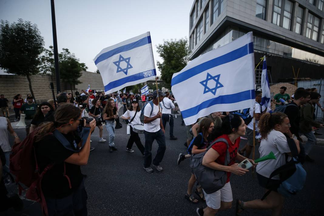 Binlerce İsrailli Netenyahu’nun istifasını istedi. Polis müdahale etti 14