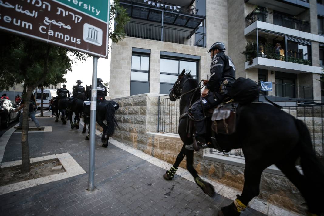Binlerce İsrailli Netenyahu’nun istifasını istedi. Polis müdahale etti 12