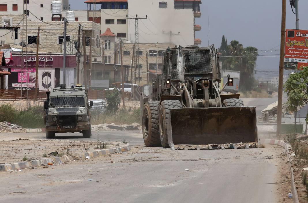 İsrail ordusu Cenin kentine baskın düzenledi 13