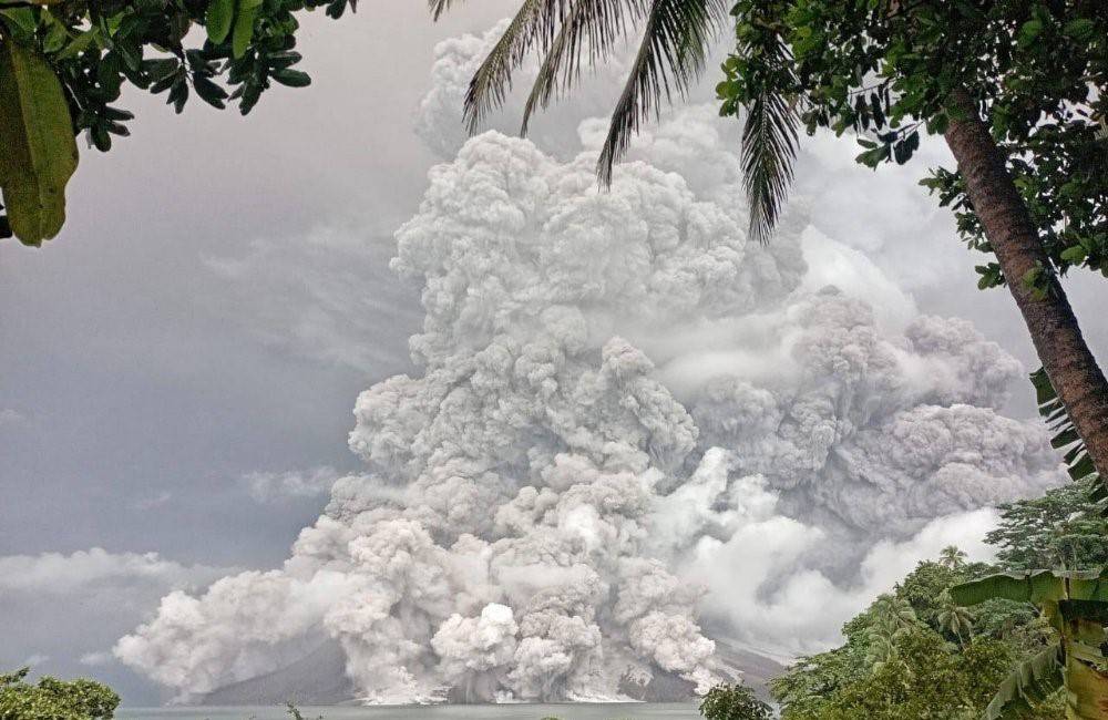 Endonezya’da yanardağ felaketi: 12 bin kişi tahliye edildi 10