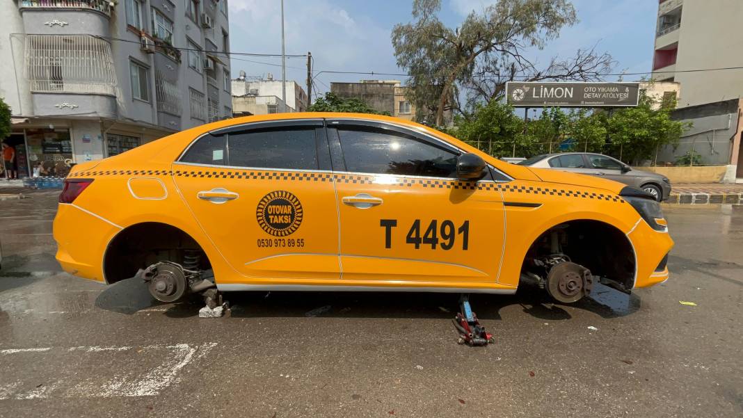 Hatay’da caddeler göle döndü 6