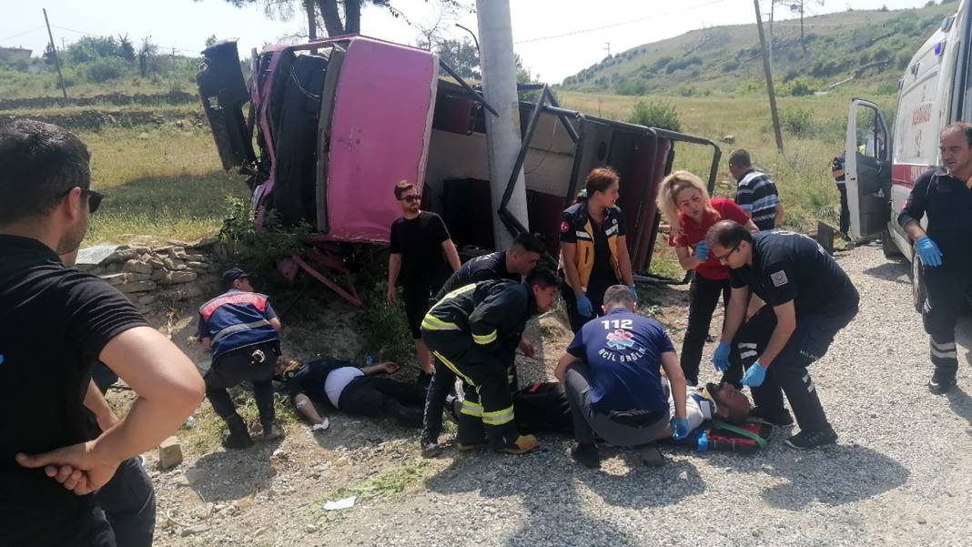 Marmaris'te turistler araçlardan yola fırladı. 15 kişi hastanelik oldu 21