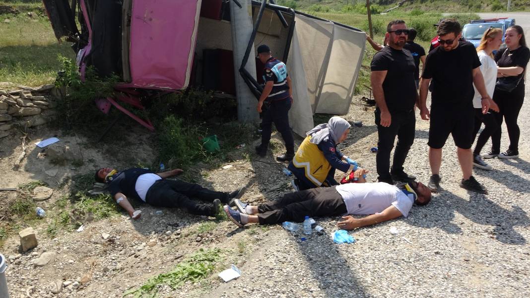 Marmaris'te turistler araçlardan yola fırladı. 15 kişi hastanelik oldu 6