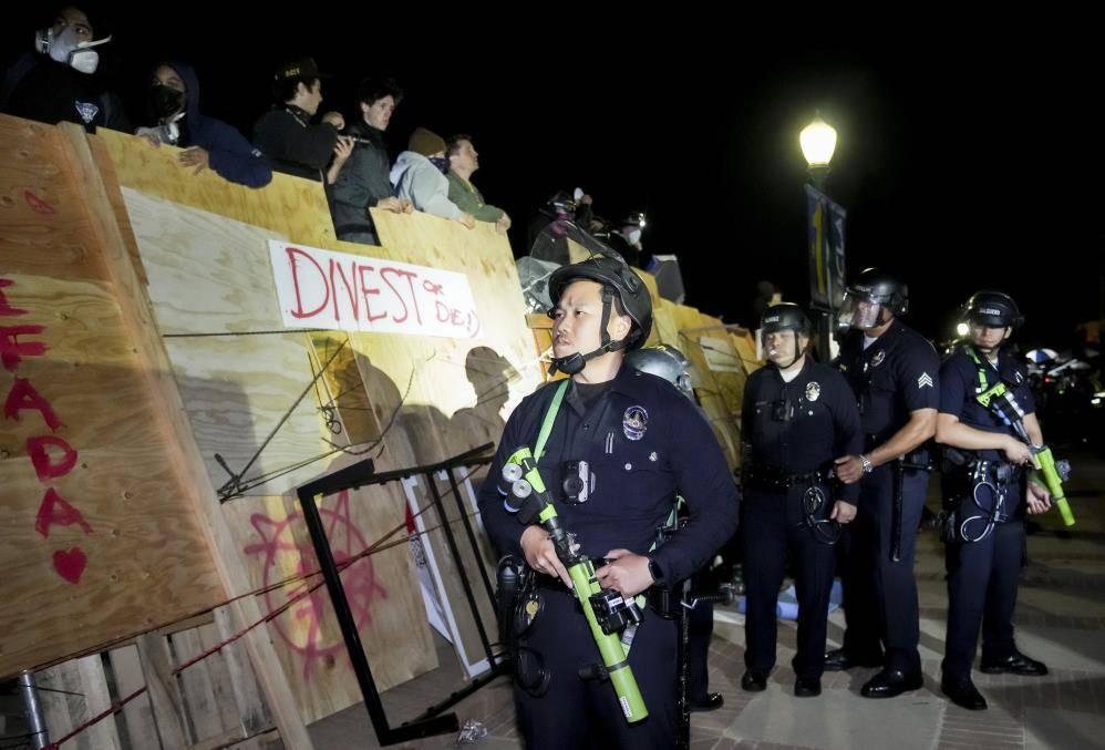 California Üniversitesi’ndeki Filistin’e destek gösterisine polis baskını: 132 gözaltı 17