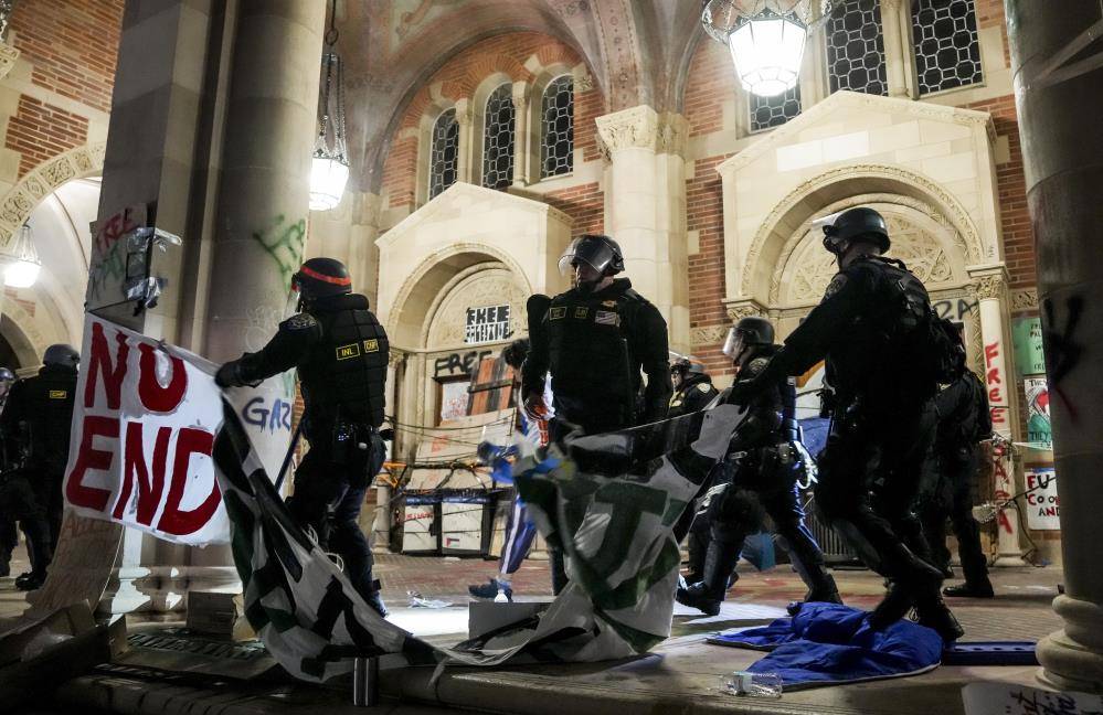 California Üniversitesi’ndeki Filistin’e destek gösterisine polis baskını: 132 gözaltı 13