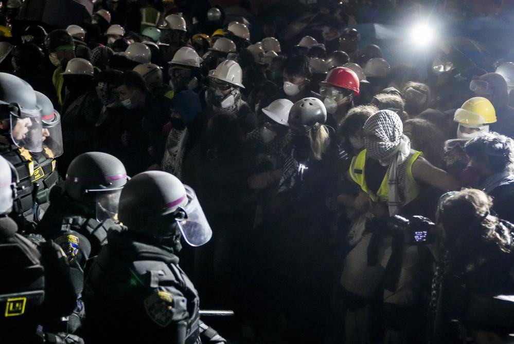 California Üniversitesi’ndeki Filistin’e destek gösterisine polis baskını: 132 gözaltı 10