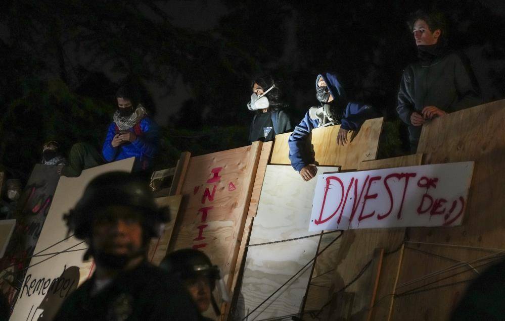 California Üniversitesi’ndeki Filistin’e destek gösterisine polis baskını: 132 gözaltı 7