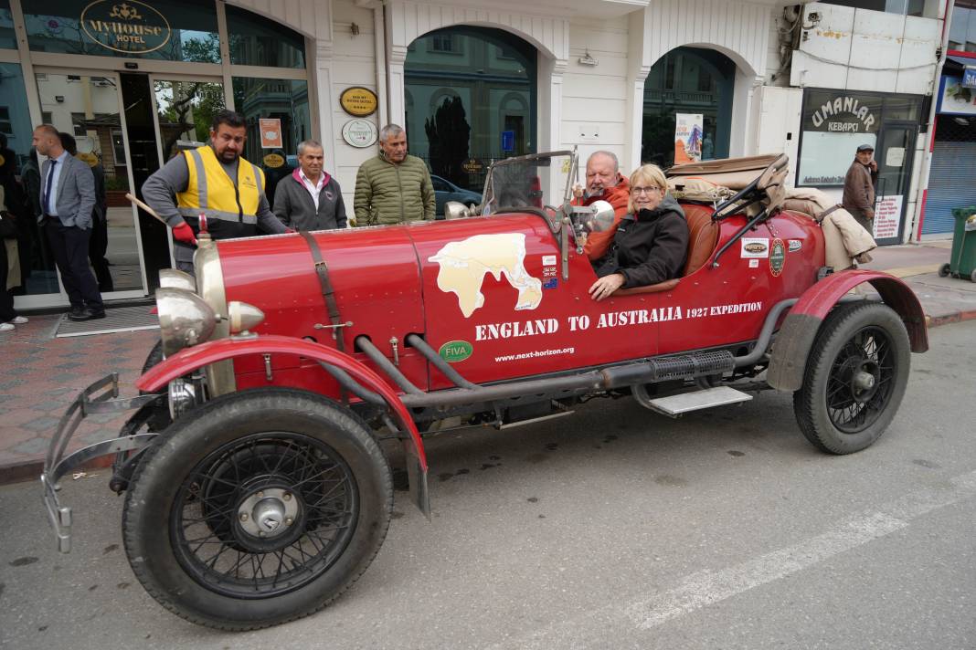 100 yaşındaki otomobille İngiltere'den Trabzon'a geldiler 1