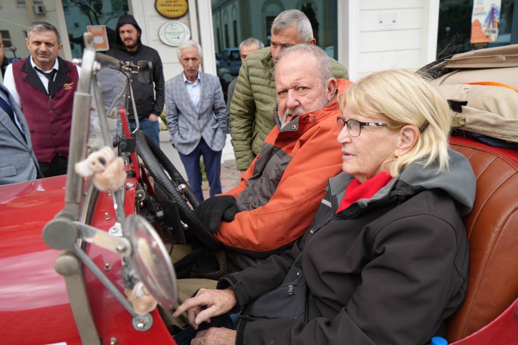 100 yaşındaki otomobille İngiltere'den Trabzon'a geldiler 8