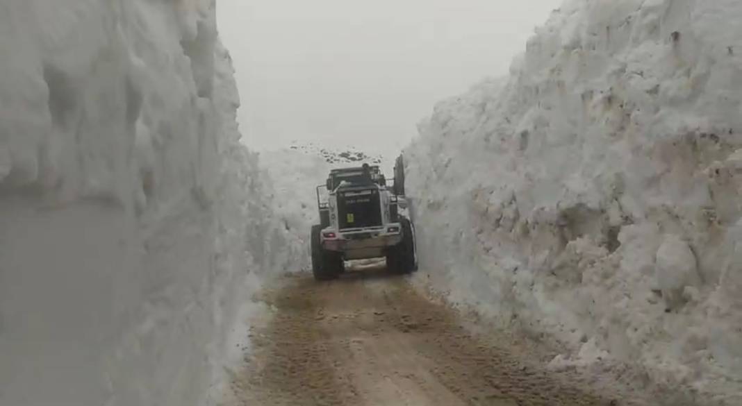Mayıs ayında karla mücadele: 6 metrelik tüneller oluştu 2