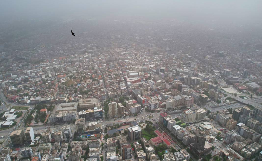 Adana'yı toz bulutları esir aldı! 2