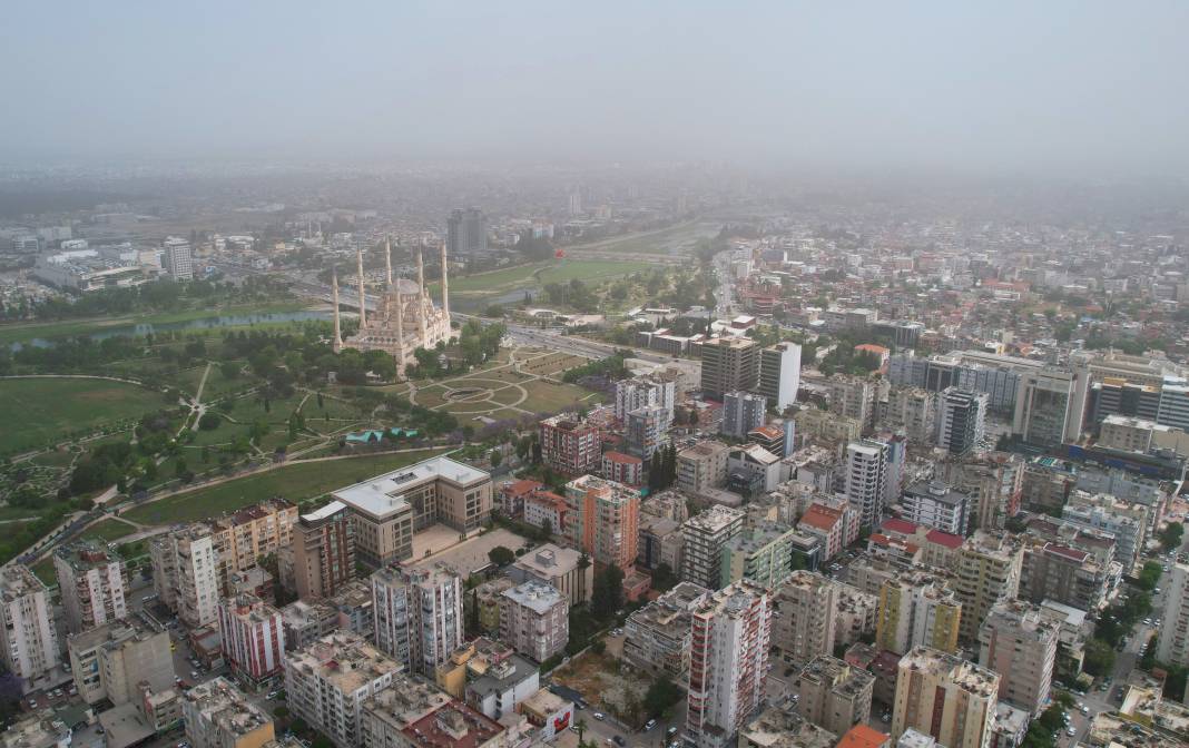 Adana'yı toz bulutları esir aldı! 1