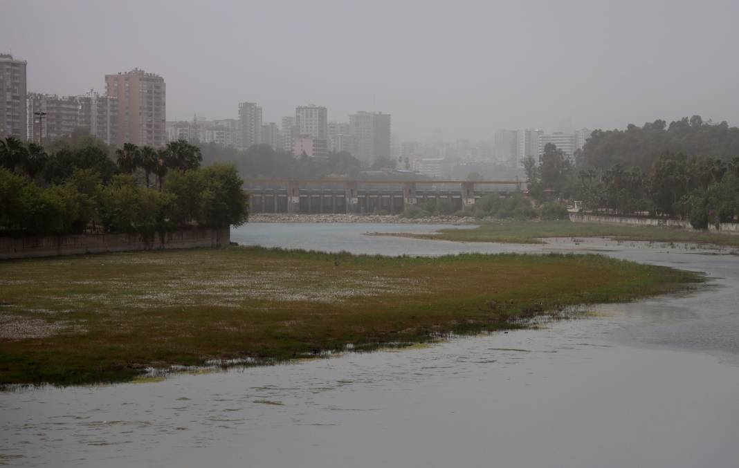 Adana'yı toz bulutları esir aldı! 8